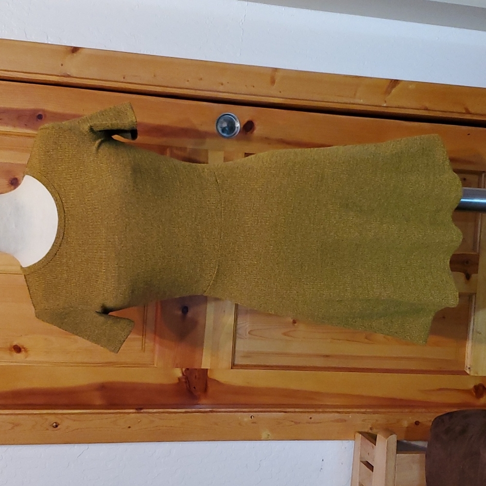 Forever 21 mid length skater dress in yellowish, green. Size small